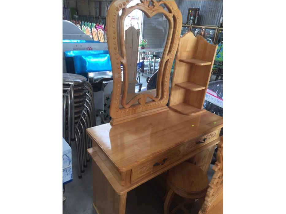 Bàn trang điểm kiếng vuông