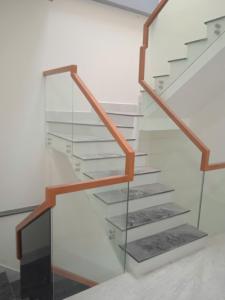 Cầu thang kiếng 66