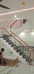 Cầu thang kiếng 68