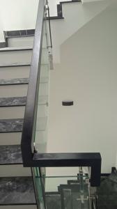 Cầu thang kiếng 72