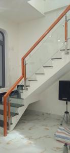 cầu thang kiếng 76