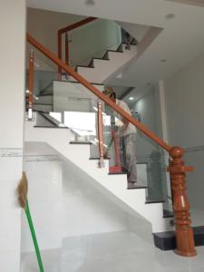 Cầu thang kính Biên Hòa 27