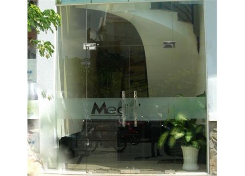 Cửa kính bản lề sàn 07