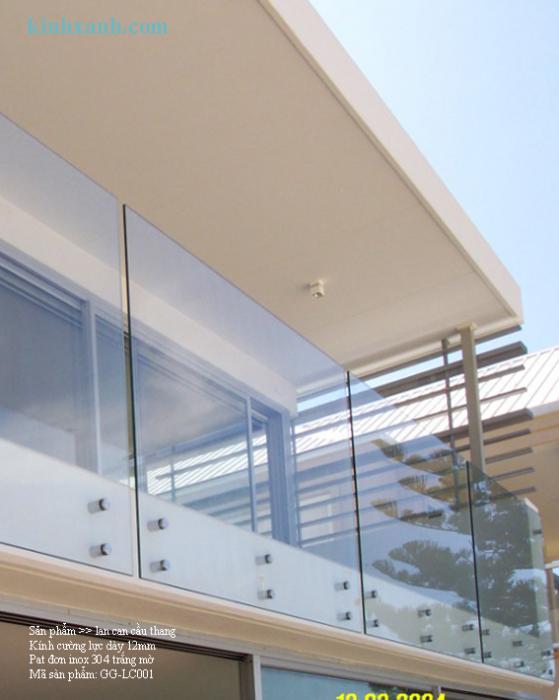 Lan can cầu thang kiếng 04