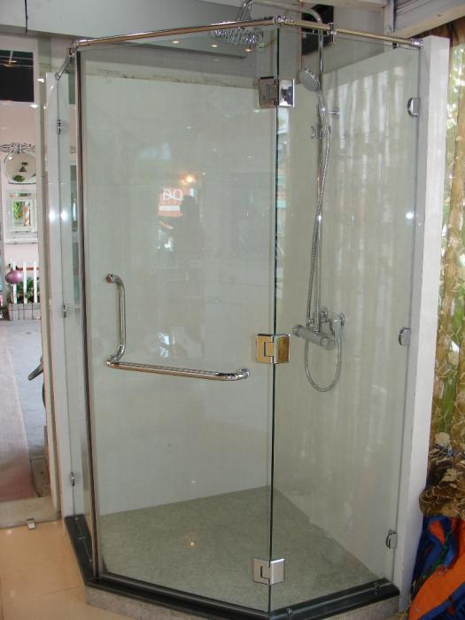 Phòng tắm kính ( góc 135 độ )